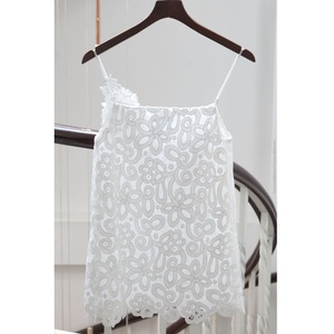 Top en dentelle florale de style féministe romantique ENZO & LEO REN Bloom Top Marque locale de mode haut de gamme du Vietnam - Product Image 3