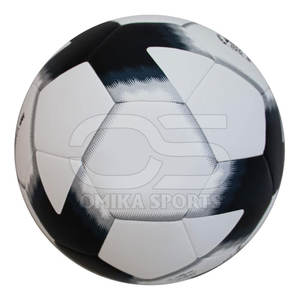 Balón de fútbol de estilo moderno con diseño de panel distintivo adecuado para sesiones de práctica para todo tipo de clima - Product Image 1