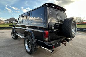 รถ SUV ขับเคลื่อน 4 ล้อ รุ่น HZJ77 ปี 1995 ขายดีที่สุด พวงมาลัยซ้าย เครื่องยนต์ดีเซล เกียร์ธรรมดา พร้อมส่งออก รถออฟโรดที่เชื่อถือได้ - Product Image 4