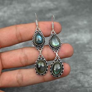 925ต่างหูเงินสเตอร์ลิงทำด้วยมือพร้อมพลอยลาบราดอไรต์ธรรมชาติสีขาวหยกรักษาความร้อนของขวัญที่สมบูรณ์แบบสำหรับเธอ - Product Image 1