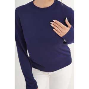 Suéter de punto fino azul marino con cuello redondo para mujer, diseño al por mayor - Product Image 2