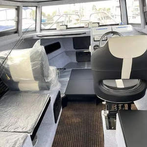 VENTAS GLOBALES: Barco de Pesca de Aluminio de 9m (30 pies) Totalmente Soldado, Yate Deportivo de Lujo con Motor Fuera de Borda, Fondo en V Profunda, Fácil de Navegar - Product Image 3