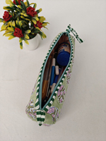 Trousse de maquillage et de voyage matelassée légère en coton écologique vertâtre, imprimée à la main au bloc indien à motifs floraux, avec poignée et fermeture éclair
