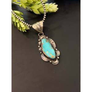 Colgante de Turquesa Royston y Plata de Ley Hecho en Navajo con Tecnología de Incrustación en Bisel - Product Image 2