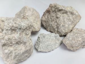 Pyrophyllite en morceaux pour réfractaires coulés et revêtements monolithiques offrant une grande résistance aux hautes températures - Product Image 2