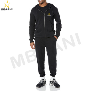 Una prenda clásica imprescindible para el día a día, esta sudadera con capucha es informal y cómoda. - Product Image 4