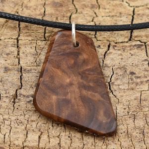 Elegante colgante de madera hecho a medida con collar de resina inspirado en la naturaleza, estilo artístico para Ángel para fiestas de regalo - Product Image 2