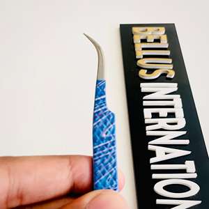 Pince à cils en acier inoxydable avec logo privé outils d'extension de cils imprimés en papier bleu fabriqués au Pakistan approvisionnement en usine de beauté - Product Image 1