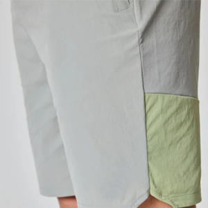 Pantalones cortos de correr para hombre con logotipo personalizado y tela transpirable para máxima comodidad y rendimiento - Product Image 4