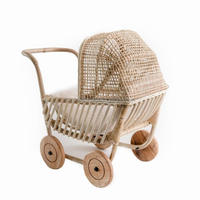 Vente en gros petite poussette en rotin pour bébé, jouet naturel pour enfant