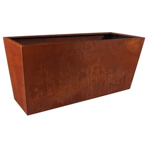 Adorable maceta de metal negro diseñada para brindar una sensación natural refrescante y un toque sofisticado a los espacios modernos - Product Image 6