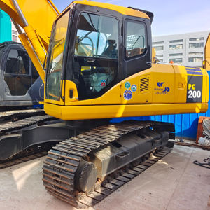 Gran oferta de excavadoras de orugas Komatsu PC200 de segunda mano en Japón, con piezas de motor central - Product Image 1