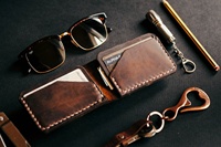 Dompet Lipat Dua Kulit Asli Crazy Horse Anti Air Tipis Pendek, Dapat Dikustomisasi, Unisex, Kulit Full Grain Premium Buatan Tangan, Model Terbuka Tinggi