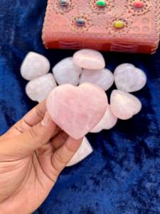 Vente en gros de pierre naturelle de palmier cœur gonflé en cristal de guérison pierre d'énergie Reiki en forme de cœur pour décoration et méditation de cadeaux - Product Image 4