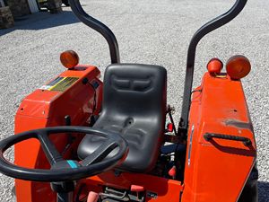 รถแทรกเตอร์สำหรับเดิน L2600DT คูโบต้าเครื่องยนต์ดีเซล26แรงม้า540 PTO 3จุดผูกปมเกียร์ธรรมดาสภาพดีลูกปืนหลัก - Product Image 3