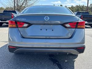 Usado cuidadosamente 2021 Nissan Altima 2,5 S 4dr Sedan - Product Image 2