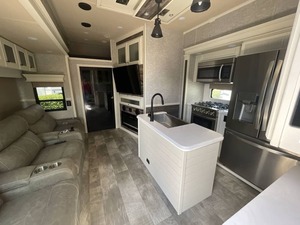 Used 2023 Vanleigh Ambition 399TH Travel <b>Trailer</b> for sale - Product Image 3