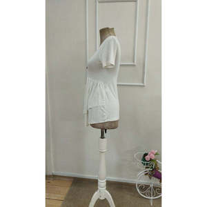 Blusa de viscosa con corte asimétrico y botones en la parte delantera, cuello redondo y manga corta para mujer, 33849 - Product Image 6