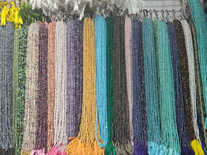 Perles de péridot naturelles hautement polies, brins de pierres certifiées IGI, HARI OM CREATIONS, prix de gros, fabrication de bijoux élégants - Product Image 3