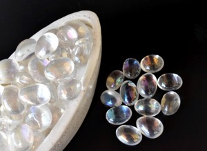 Pierres de quartz arc-en-ciel Aura de qualité supérieure, 1 kg, pierres roulées pour la décoration et la méditation. - Product Image 4