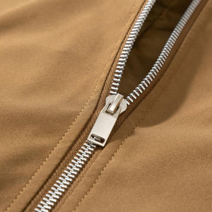 Chaqueta universitaria de satén de nailon marrón de Color personalizado para hombre, bombardero de béisbol, moda universitaria, chaquetas con letras informales lisas clásicas - Product Image 3