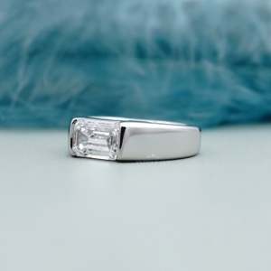 Anillo de Compromiso Solitario de Oro Blanco con Certificado IGI para Hombre, Corte Esmeralda, Diamante Certificado por IGI - Product Image 3