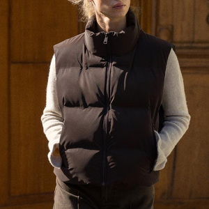 Gilet bouffant léger sans manches à col haut avec fermeture à glissière complète/cordon élastique réglable avec poches latérales 2026 - Product Image 2
