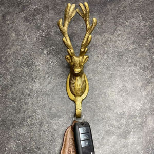 Crochet mural en aluminium résistant à la rouille parfait pour les salles de bain et les espaces extérieurs assurant une durabilité et une utilisation durables - Product Image 1