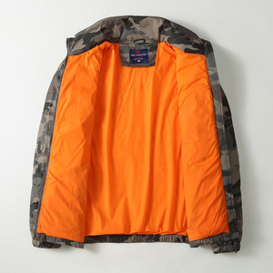 Veste d'hiver en duvet de camouflage pour hommes Manteau en coton épais avec peluche, chaud, décontracté, teint par technique unie. - Product Image 3