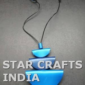 เครื่องประดับแฟชั่นมาใหม่สร้อยคอลูกปัดหินเรซินรูปพีชและสีดำสำหรับผู้หญิงและเด็กผู้หญิงในราคาไม่แพงจากดาวงานฝีมืออินเดีย - Product Image 2