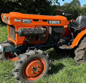 さまざまな機能を備えた多用途のクボタB7001トラクターを購入する
