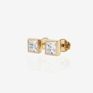 Boucles d'oreilles clous en or 18 carats certifiées avec diamant de laboratoire taille princesse serti clos pour princesses et fashionistas - Product Image 1