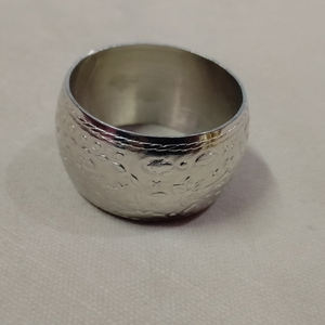 Ensemble de ronds à serviette en résine multicolore de la meilleure conception Vaisselle multiforme pour la maison et le restaurant Cuisine Nouveau style de vaisselle - Product Image 3