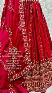 Vêtements de mariage de créateur de qualité supérieure Mousseline de soie satinée lourde à la mode avec broderie Lehenga Choli Lehenga Choli - Product Image 3