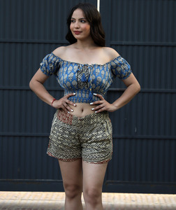 Mode estivale en soie imprimée pour femmes-Chemisier à manches courtes et bouffantes avec short pour la plage-Robe décontractée - Product Image 3