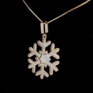 Pendentif flocon de neige en argent 925 glacé avec diamants de moissanite brillants plaqué or pour cadeau d'anniversaire pendentifs et breloques de bijoux fins - Product Image 1