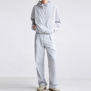 Ensemble coupe-vent 2 pièces en nylon de haute qualité Sweat à capuche et pantalon décontracté pour hommes avec logo personnalisé et imprimé Vêtements de sport de sport de grande taille XXL - Product Image 1