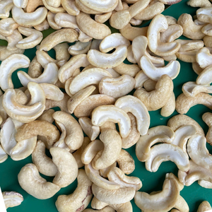 Vente en gros de noix de cajou de haute qualité W240 noix de cajou prix de noix de cajou au Vietnam exporté vers l'Asie, l'UE, le Moyen-Orient de Santigo - Product Image 1