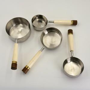 Tazas Medidoras de Acero Inoxidable con Mango de Resina Blanca para Medir Granos de Café, Polvo y Líquidos para el Hogar - Product Image 1