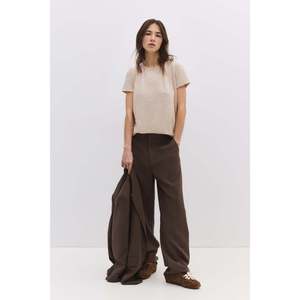 Haut basique à col rond de style décontracté avec tissu scintillant - Product Image 3