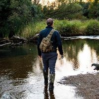 Sac à dos de pêche en polyester imperméable fabriqué au Vietnam avec fermeture éclair, porte-canne, multi-compartiments, léger, tout-en-un