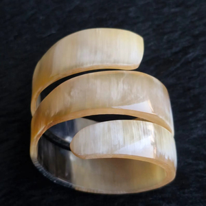 Brazaletes de Cuerno de Búfalo Natural, Joyería Artesanal de Cuerno de Búfalo - Product Image 1
