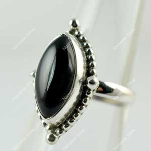 Anillo de Ónix Negro Hecho a Mano en Plata de Ley 925, Gema Negra con Corte Marquesa, Joyería de Promesa, Piedra de Nacimiento de Julio - Product Image 1