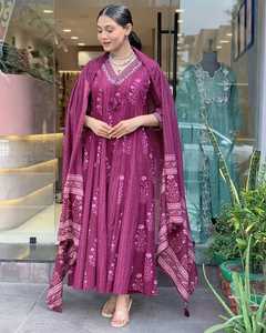 Damen Designer Hochzeit tragen reine Baumwolle Anarkali Kurti Anzug Seide <span class=keywords><strong>Salwar</strong></span> mit Malamal Dupatta Set für Partys - Product Image 1
