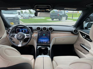 ราคาโปรโมชั่นปี 2024 เมอร์เซเดส-เบนซ์ ซี 300 เครื่องยนต์ 2.0 ลิตร เทอร์โบชาร์จ 4 สูบ ระบบมิลด์ไฮบริด 48V - Product Image 5