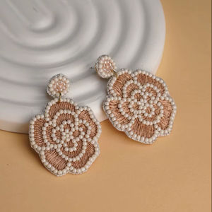 Nouveautés Bestone, boucles d'oreilles faites à la main avec des perles de graines et des fleurs brodées, motif personnalisable, marque privée, pour la Saint-Valentin, grandes - Product Image 1