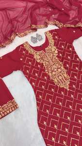 ชุดเสื้อคลุมขนสัตว์เทียมดีไซน์เนอร์ พร้อมกางเกงและผ้าคลุมไหล่ ปักลายสวยงาม สำหรับงานปาร์ตี้ - Product Image 6