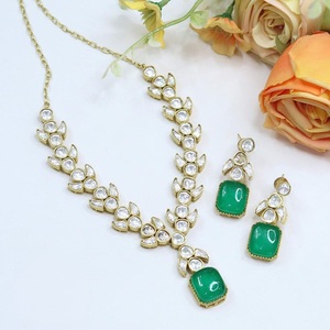 Attrayant de haute qualité plaqué or pierre Look Design Moissanite collier boucles d'oreilles ensemble femmes vêtements traditionnels pour le mariage - Product Image 4