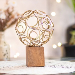 Sculpture de table contemporaine en forme de boule et de support métallique pour la décoration de la maison, le bureau, les événements, les cadeaux, les objets de décoration - Product Image 1