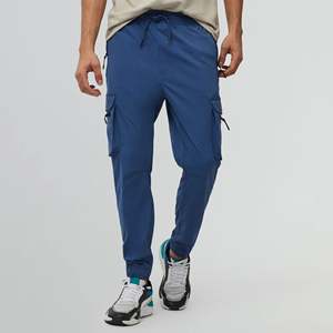 Jogging pour homme en bleu Yale, à séchage rapide, lavé, avec logo personnalisé, respirant, pantalon pour homme, poches à rabat sur les jambes avec fermetures éclair et poche arrière - Product Image 1